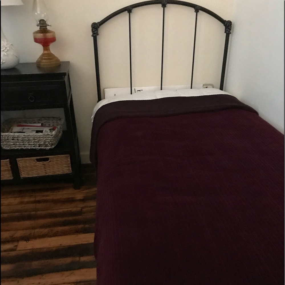 Pottery Barn - Velvet Channel Quilt - Twin